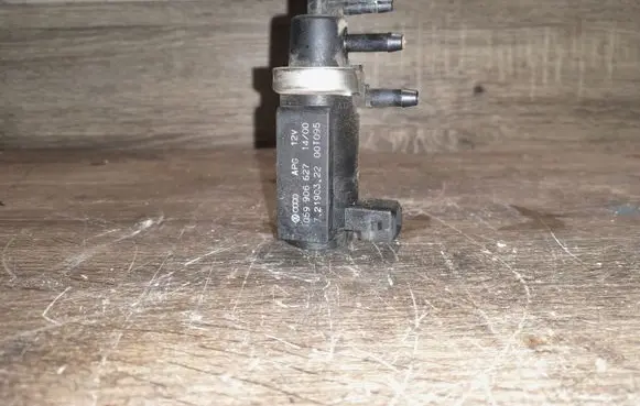 Audi A6 S6 C5 4B Turbo solenoid valve 059906627