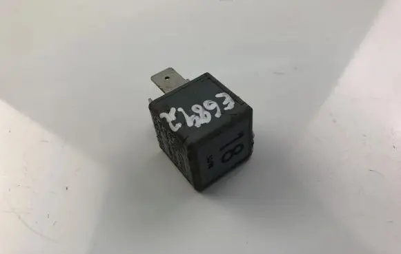 Volkswagen Golf III Other relay 191937503