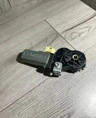 BMW 7 E65 E66 Seat adjustment motor 0390201973