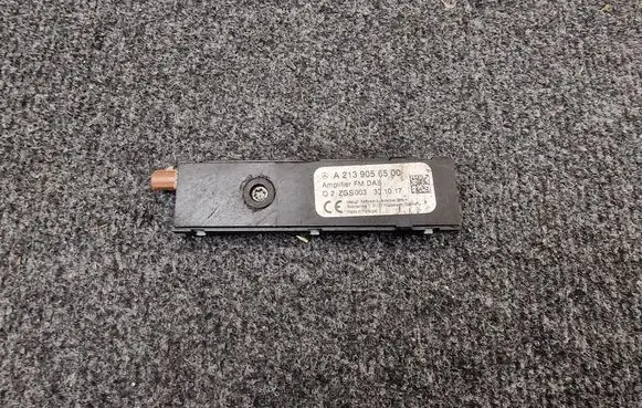 Mercedes-Benz E W238 Aerial antenna amplifier A2139056500
