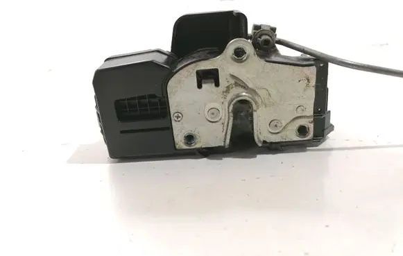 Chevrolet Captiva Front door lock