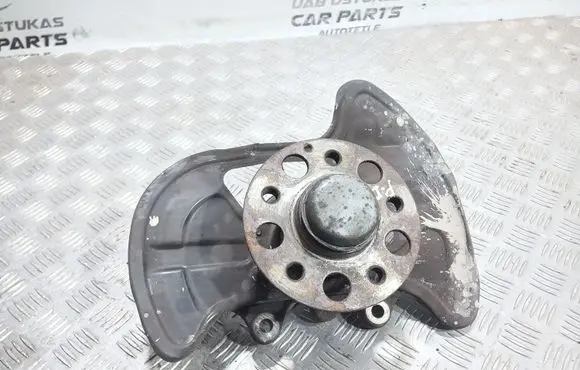 Front wheel hub spindle knuckle