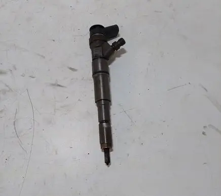 BMW 5 E60 E61 Fuel injector 7789661