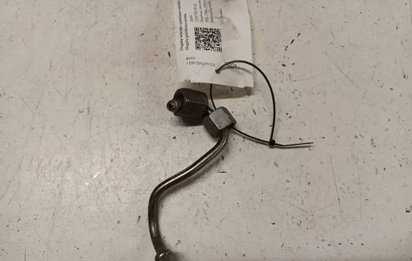 BMW 3 E90 E91 Fuel injector supply line/pipe 