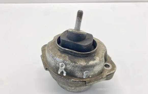 Engine mount bracket