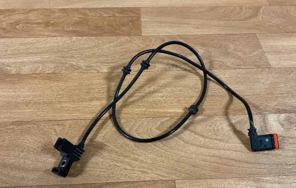 Mercedes-Benz E W212 ABS rear brake sensor A0395452628