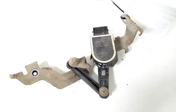 Volvo XC40 Rear air suspension level height sensor 32221477