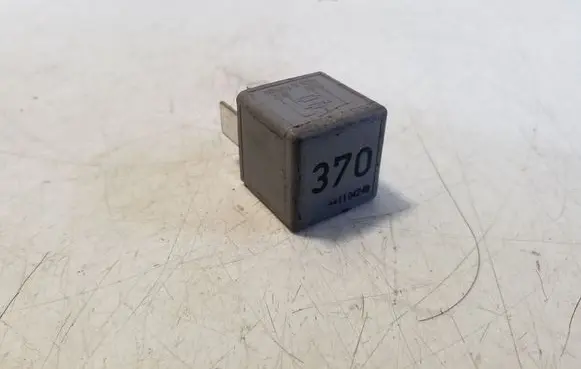 Audi A6 S6 C6 4F Other relay 8D0951253