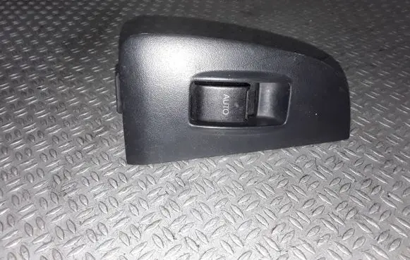 Toyota Avensis T250 Electric window control switch 7423105140