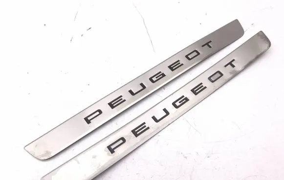 Peugeot 3008 III Front sill trim cover 98397473VV