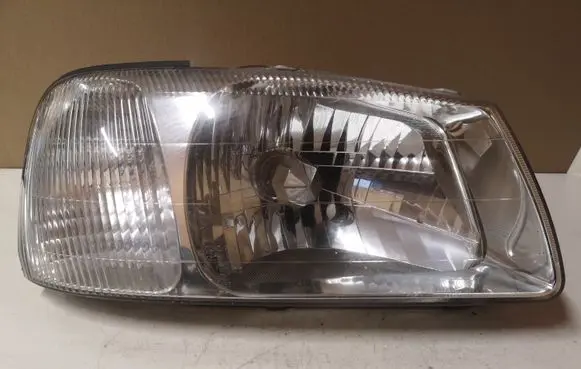 Hyundai Accent Headlight/headlamp 92102250 001107A