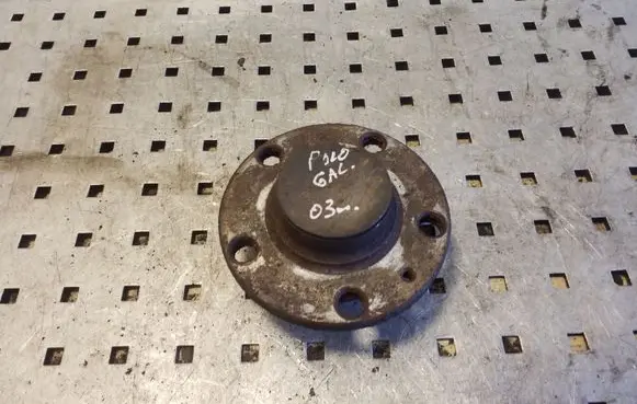Volkswagen Polo Rear wheel hub
