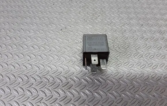 Volkswagen PASSAT B5 Other relay 8D0951253A