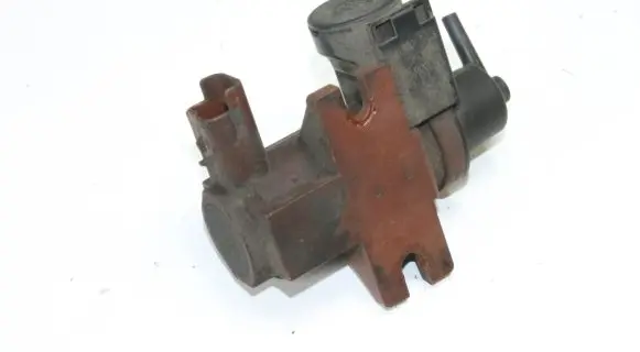 Volvo C30 Turbo solenoid valve 6G909E882CA