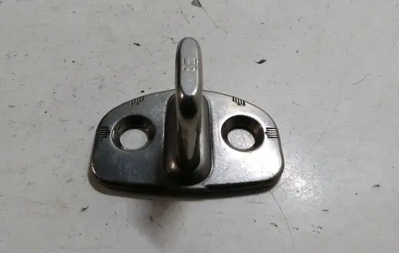 Audi A6 S6 C6 4F Front door lock loop/hook striker 8E0837033