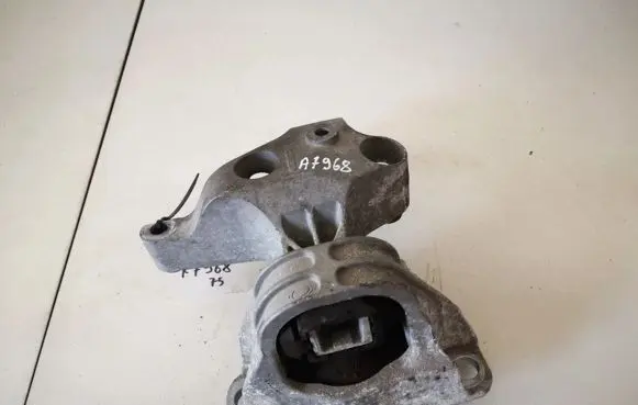 Dacia Sandero Engine mount bracket 112849221r