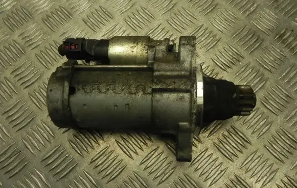 Volkswagen Golf VII Starter motor 02M911024J