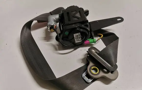 Opel Antara Front seatbelt 0435137