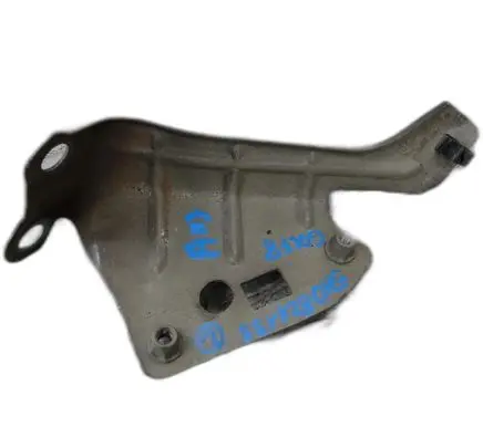 Volkswagen Golf VIII Fender mounting bracket 