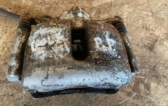 Volkswagen Golf VII Front brake caliper ZACISKPPGOLFVII