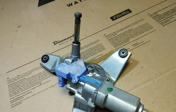 Honda FR-V Rear window wiper motor 33845D