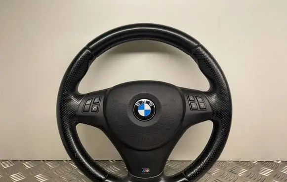 BMW 1 E81 E87 Steering wheel 33677051504 7051504