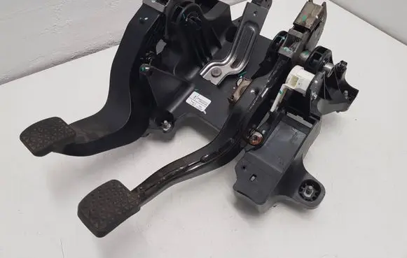 Opel Mokka Pedal assembly 95131410