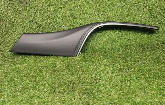 Dashboard glove box trim