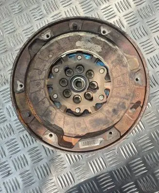 BMW 1 F20 F21 Dual mass flywheel 863889701 8638897
