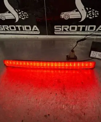 Third/center stoplight