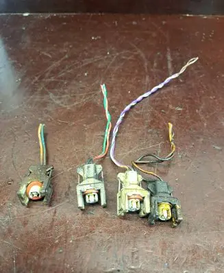 Nissan Note (E11) Fuel injector wires 