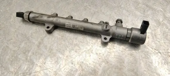 Mercedes-Benz SLK R172 Fuel main line pipe A6510700495