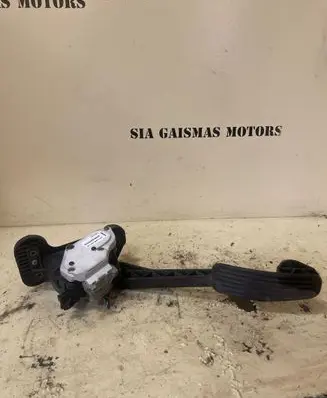 Volvo S60 Accelerator throttle pedal 30636003