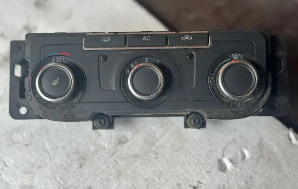 Volkswagen Transporter - Caravelle T5 Climate control unit 7E5907047AG