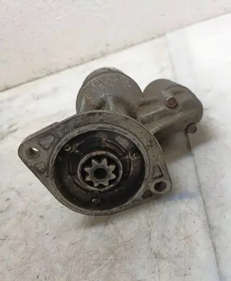 Nissan Bluebird Starter motor 2330004E01 S114393