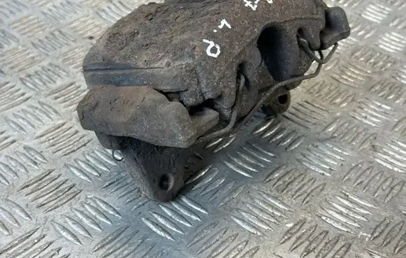 Volkswagen PASSAT B7 Front brake caliper