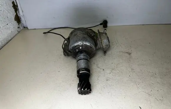 Ford Escort Spark distributor 0231170227 77BF12100JB