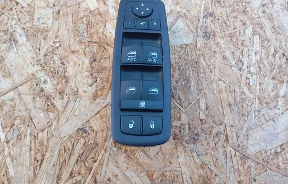 Fiat Freemont Electric window control switch 68139806AB