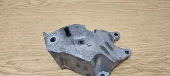 BMW 3 G20 G21 Engine mounting bracket 6876207