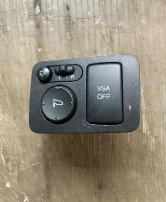 Honda CR-V Wing mirror switch M33212
