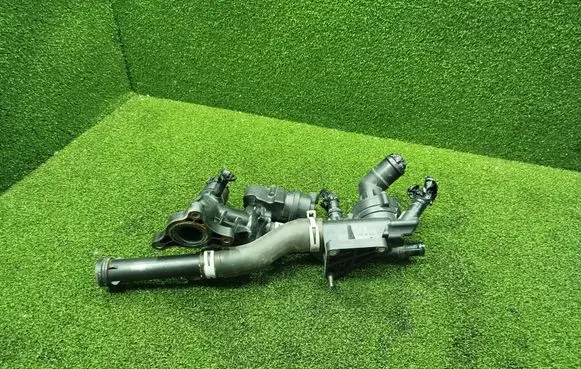 Renault Trafic III (X82) Thermostat/thermostat housing 110615482R 110600686R