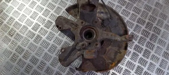 Volkswagen Golf V Front wheel hub