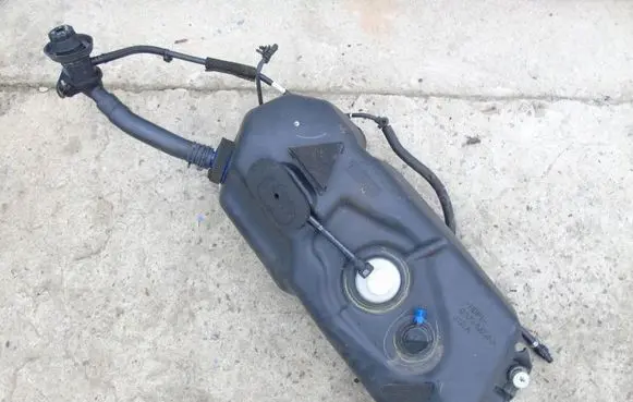 Jaguar XE AdBlue liquid reservoir 