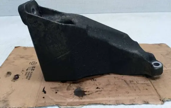 Audi A4 S4 B6 8E 8H Engine mounting bracket 8D0199307P