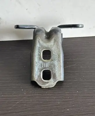 Opel Astra K Front door upper hinge A046067 16218