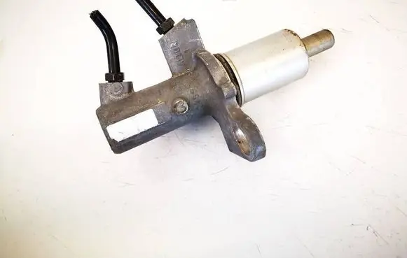 Audi A6 S6 C5 4B Master brake cylinder