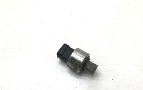 Opel Vectra B Air conditioning (A/C) pressure sensor 90506752