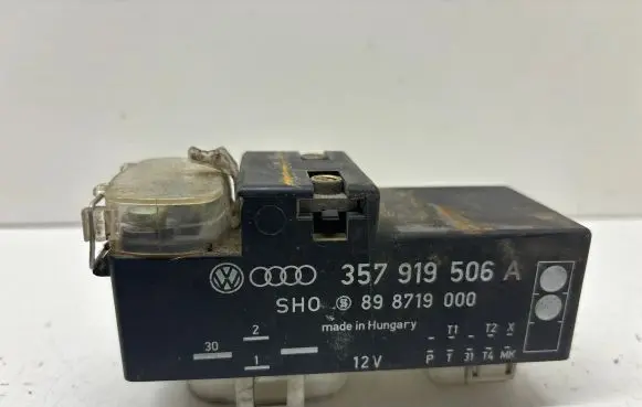 Volkswagen PASSAT B4 Coolant fan relay 357919506A