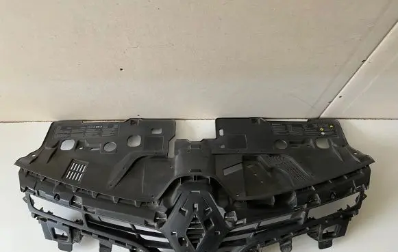 Renault Clio IV Front bumper upper radiator grill 622563184R