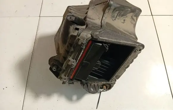 Mercedes-Benz B W245 Air filter box A2660940004